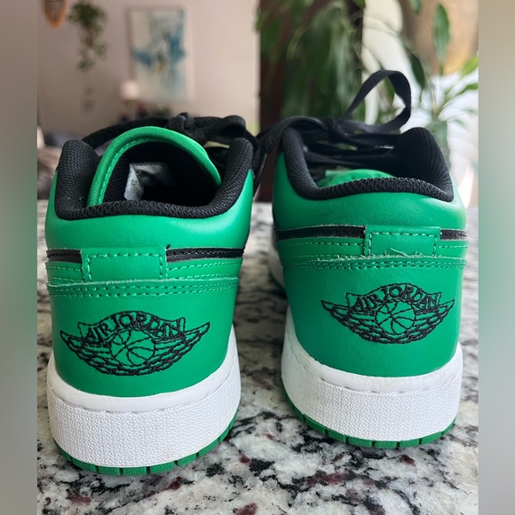 Jordan 1 Low Lucky Green Boys Size 6 - Picture 3 of 7